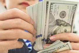 Giá USD thị trường chợ đen đảo chiều