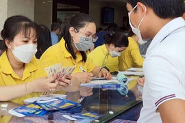 Vàng miếng SJC đắt hơn vàng ngoại 15 triệu đồng/lượng
