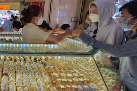 Giá vàng nhẫn 9999 giảm mạnh: Có nên mua vào lúc này?