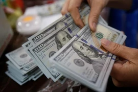 Giá USD chợ đen rơi tự do