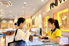 Giá vàng 9999 tại Việt Nam rẻ hơn vàng ngoại
