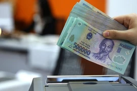 Nghịch lý người thu nhập thấp phải trả lãi suất cao