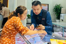 Lực đỡ của giá vàng suy yếu trước áp lực USD và lãi suất