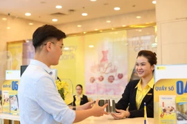 Ngân hàng tuyên bố giảm lãi suất cho vay, tăng trưởng tín dụng vẫn âm
