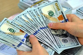 Giá đôla Mỹ chợ đen bật lên kỷ lục cao chưa từng có