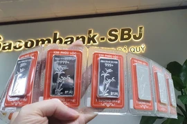 Giá bạc bất ngờ bật tăng trở lại sau cú lao dốc mạnh, nhà đầu tư thở phào