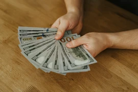 Đôla Mỹ trên thị trường tự do đột ngột đảo chiều giảm mạnh