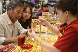 Giá vàng ‘nội’ tăng vọt 13,5 triệu đồng mỗi lượng, đón sóng dự báo 6.000 USD/ounce