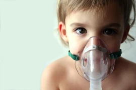 Có nên tự mua máy xông khí dung cho trẻ?