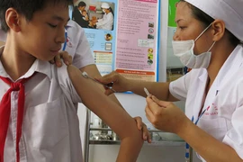 5 học sinh ngất xỉu sau tiêm chủng