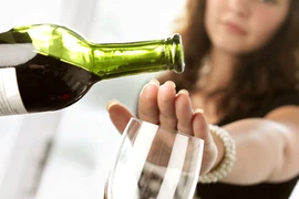 Uống rượu cũng là thủ phạm làm tăng cân