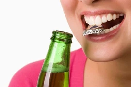 10 thói quen khiến răng dễ gãy