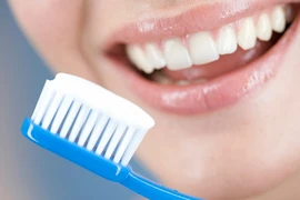 Rụng hết hàm vì đánh răng sai cách