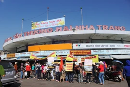 Tiểu thương chợ Đầm - Nha Trang đồng loạt bãi thị