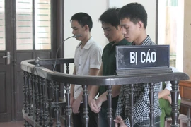 33 năm tù vì mang súng bắn người