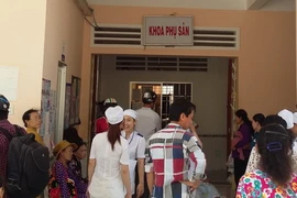 Bé sơ sinh chết, người nhà lại vây bệnh viện