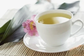 Uống trà không đúng cách có thể gây giòn xương?