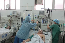 Ngành y tế: Đổi trang phục, đổi luôn thái độ làm việc