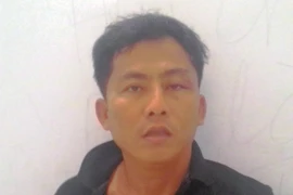 Dùng dao lam tấn công khổ chủ vì bị phát hiện đang ăn trộm