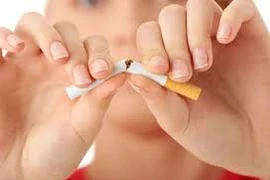 Bộ trưởng Y tế đề nghị cấm hút thuốc trong đám cưới, lễ tang 