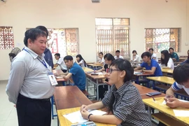 Thứ trưởng Bùi Văn Ga: Sẽ hỗ trợ hết mức để thí sinh yên tâm thi tốt!
