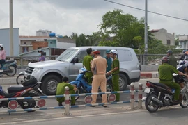 Đâm vào dải phân cách, một thanh niên tử vong