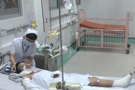 Bé gái bị mẹ tưới xăng đốt nói: Con tha thứ cho mẹ!