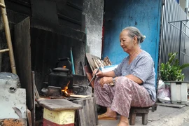 Bếp lửa giữ hồn quê nơi phố thị