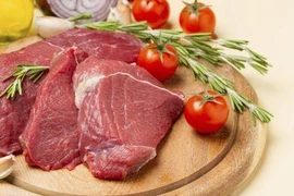 Ăn nhiều thịt đỏ khiến trẻ em gái dậy thì sớm