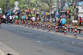 Xe công an va chạm xe máy, ba người tử vong