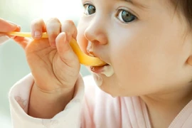 Ăn nhạt ở trẻ dưới 1 tuổi, đúng hay sai?
