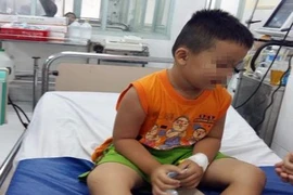 Mẹ ép 2 con uống thuốc sâu cùng tự tử