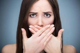 Miệng hôi, dễ chảy máu răng là bệnh gì?
