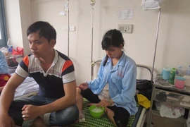 Hơn 100 người nhập viện do ăn bánh mì nhiễm khuẩn