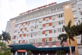 Bác sĩ phẫu thuật hút mỡ bụng 'chui' trong BV nhi