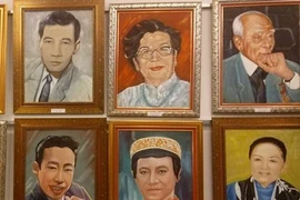 Ngắm áo mão của Kim Trọng, Thúy Kiều ở triển lãm cải lương