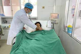 Lọc máu liên tục cứu sản phụ trẻ vừa sinh song thai