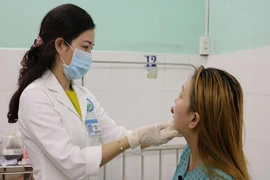 Xăm môi đón Tết, đẹp chưa thấy đã sưng phù, chảy mủ
