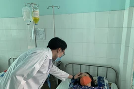 Hỗ trợ y tế cơ sở: Người mới mừng, người cũ tâm tư 