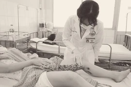 Mưng mủ, chảy máu do nhiễm trùng sau khi trị rạn da tại spa