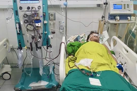 Suýt tử vong do lỡ uống thuốc diệt cỏ cực độc