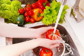 10 nguyên tắc chế biến thực phẩm an toàn mùa nắng nóng