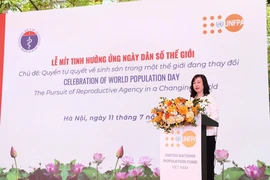 Bộ Y tế đề xuất hỗ trợ tiền mặt hoặc hiện vật khi sinh con