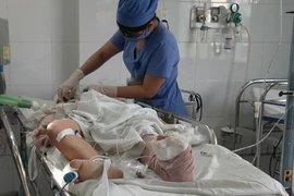 Hai cháu nhỏ bị tai nạn trên cầu Thuận Phước còn nguy kịch