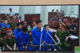 Vụ hối lộ đường sắt: Nhiều bị cáo ‘phản pháo’ việc nhận tiền 