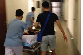 Cựu người mẫu – ca sĩ Quế Vân nhập viện nghi do tự tử