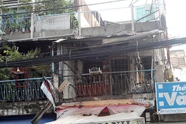 Chập điện, một cửa hàng bao bì ở quận 10 phát cháy