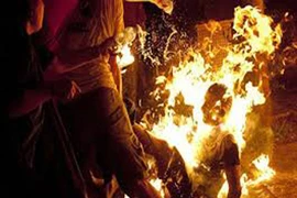 Tự thiêu trong phòng trọ chung với người tình