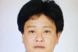 Bắt khẩn cấp cán bộ hải quan, thu giữ hơn 60 phong bì chứa tiền tỉ