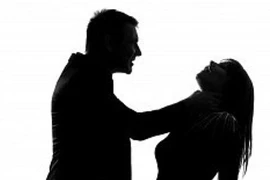 Rút dao đâm chết vợ trước sân tòa